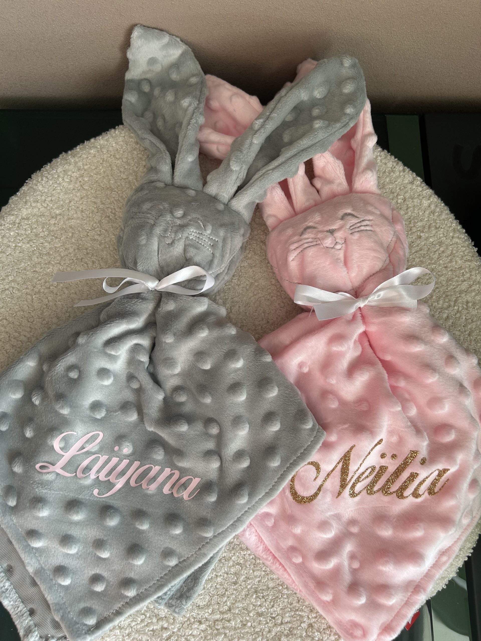 Doudou lapin en minky personnalisé