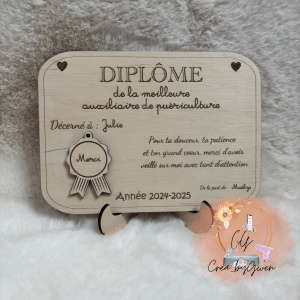 Diplome en bois gravé
