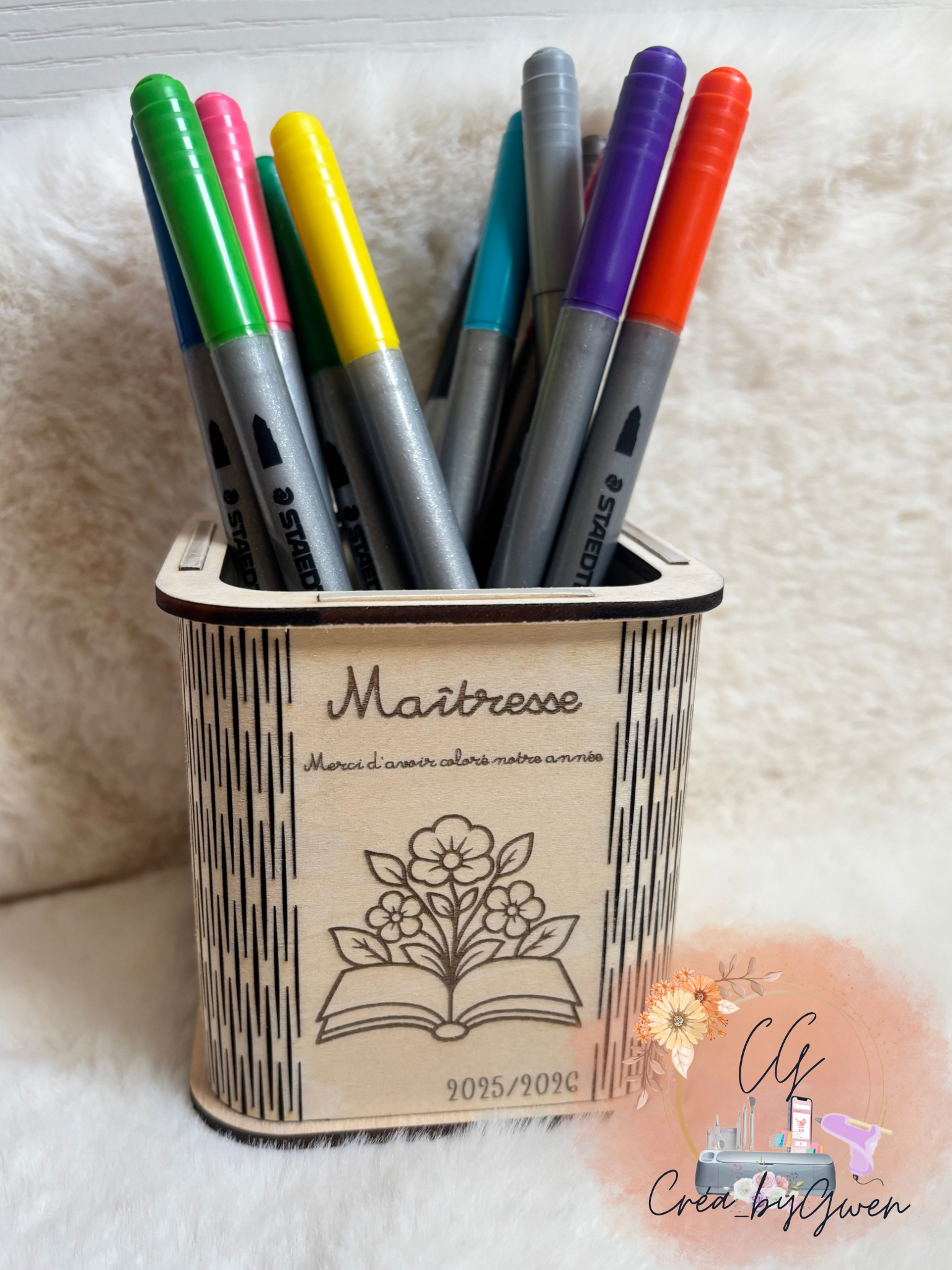 Pot à crayons personnalisé en bois